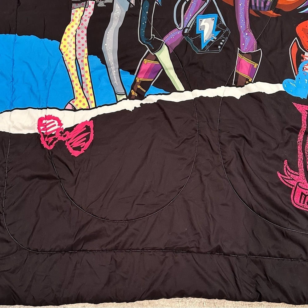 Monster High Comforter Twin Bedding Ghouls Rule 64" x 87” Blanket Reversible - Picture 7 of 10